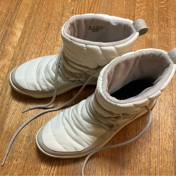 Women’s Ryka Size 8M Highlight White Snow Boots Ski Bunny - Picture 8 of 8